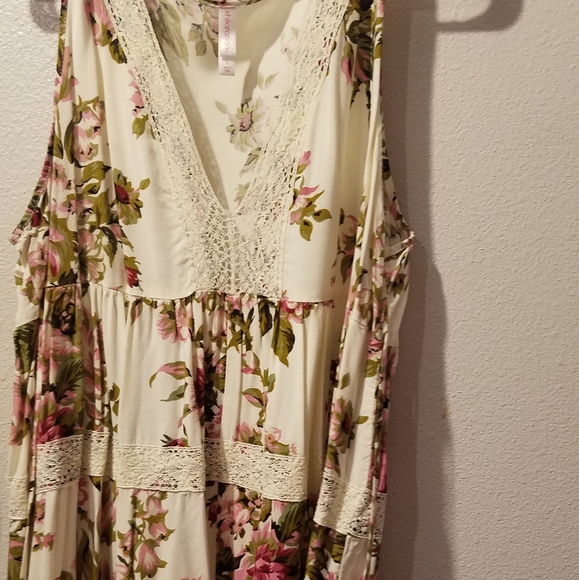 Sleeveless tunic - Picture 2 of 3